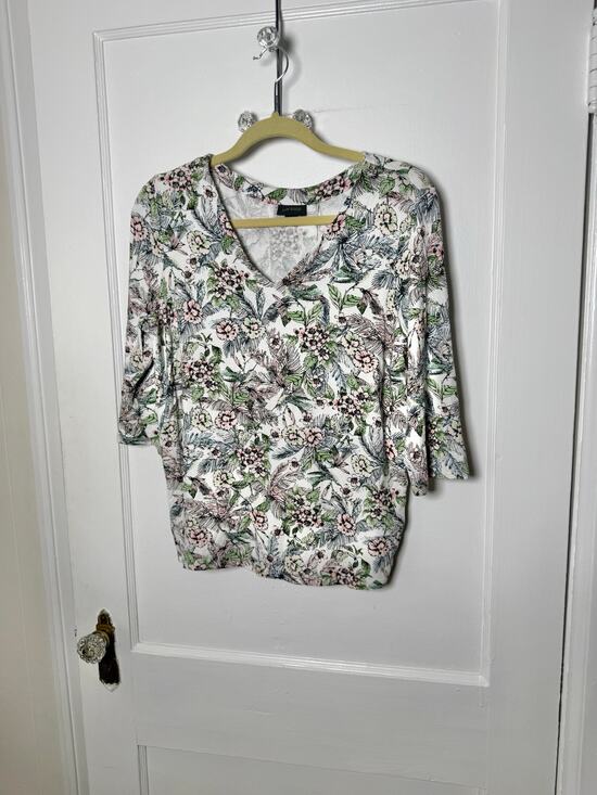 J. Jill Tops - J. Jill Wearever Spring Tropical Floral Lightweight 3/4 Sleeve V-neck Top Medium